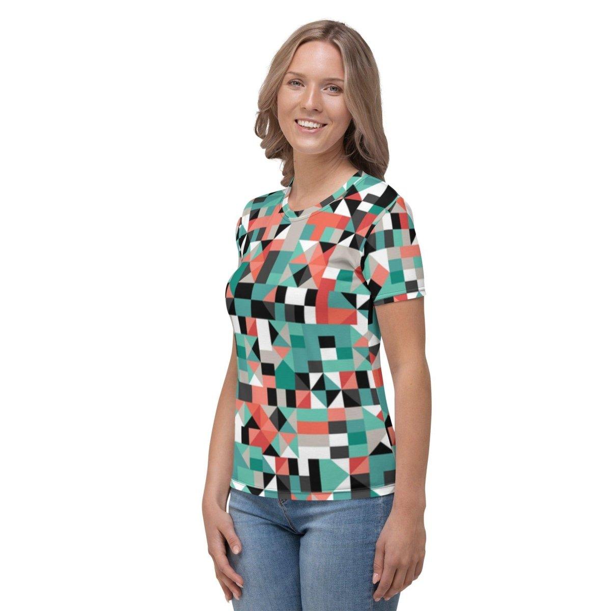 Damen Sportshirt von BUYATHOME24 mit Vier-Wege-Stretch, in XS bis 2XL, aus bequemem Textil mit Druck, auf einem Model getragen