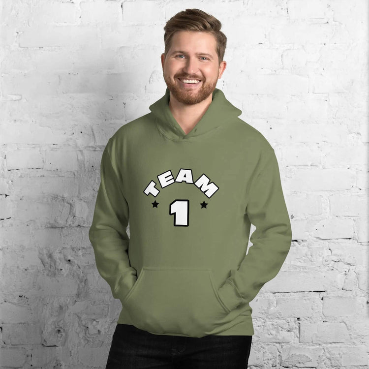 Grafik Hoodie für Herren und Damen in Militärgrün, Baumwolle, unisex, mit Druck, erhältlich in S-5XL, von BUYATHOME24.