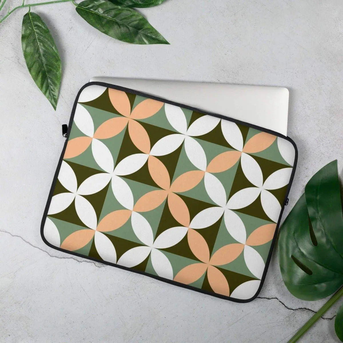 Wasserabweisende Neopren Laptoptasche für MacBook und iPad, 13 und 15 Zoll, in schwarzem Design von BUYATHOME24