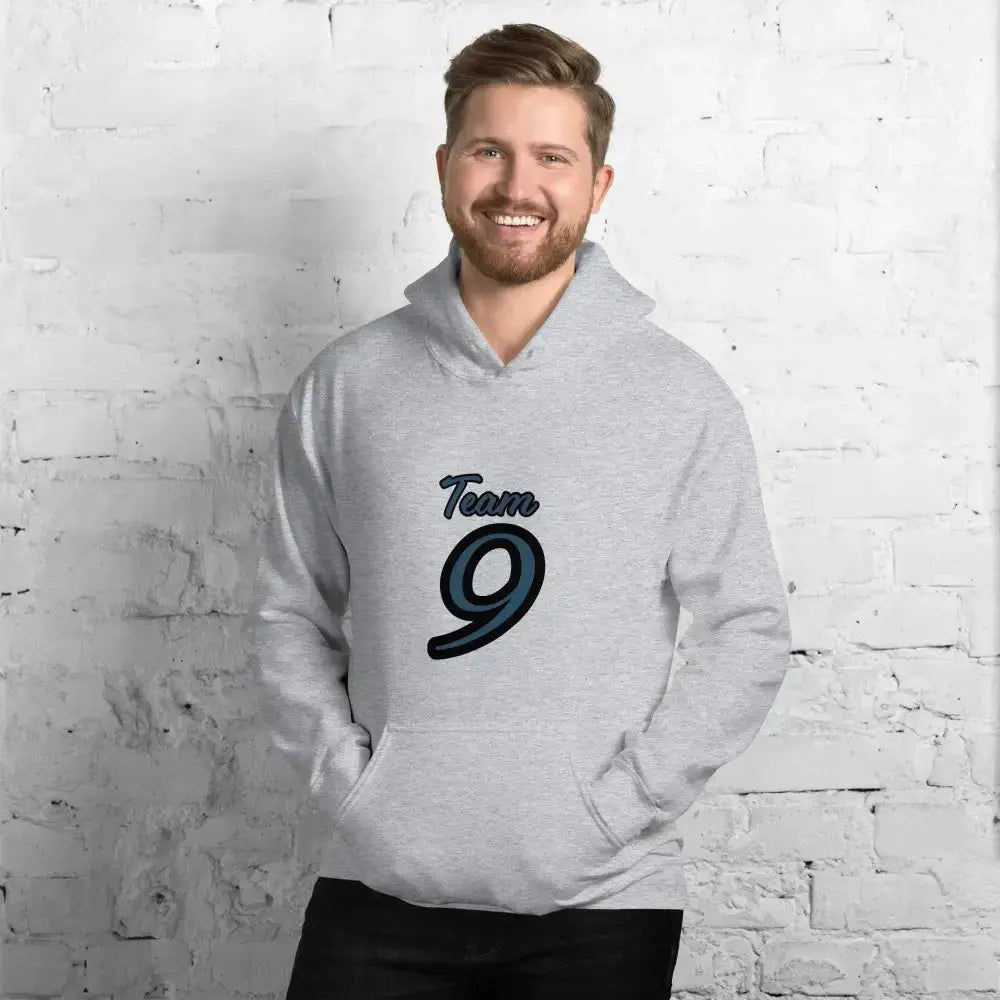 Grauer Herren- und Damen-Grafik-Hoodie von BUYATHOME24, Unisex, Baumwolle, mit Sportgrafik, in S-5XL verfügbar