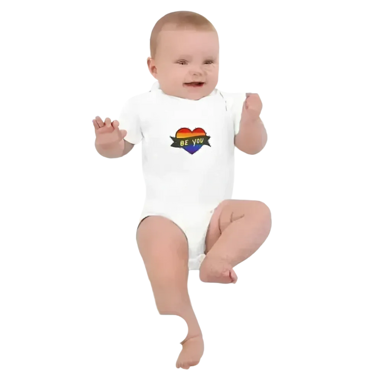 Weicher Baby-Body von BUYATHOME24 für 3-18 Monate, aus Baumwolle, bequem und angenehm auf der Haut.