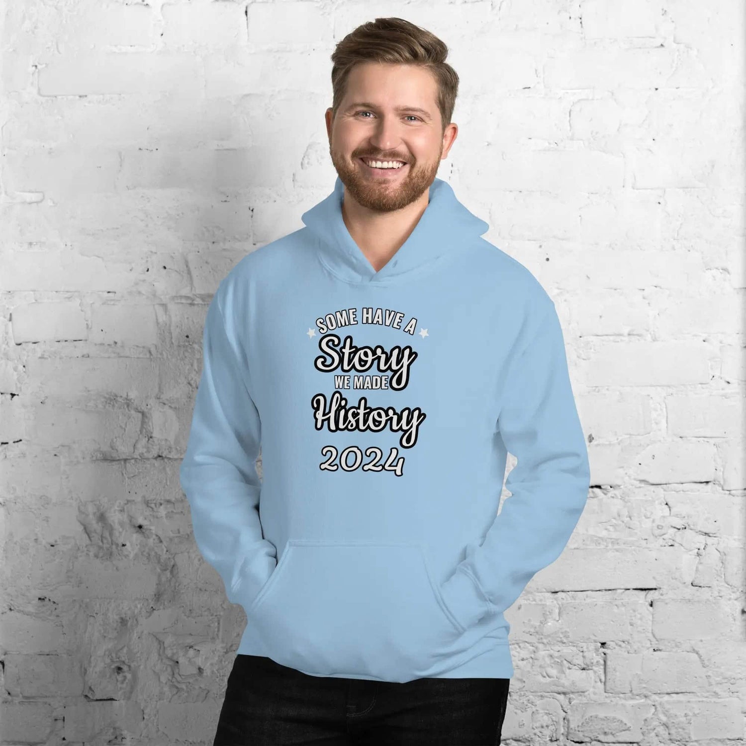 Hellblauer Grafik Hoodie für Herren und Damen, Baumwolle, unisex, in den Größen S bis 5XL, von BUYATHOME24.