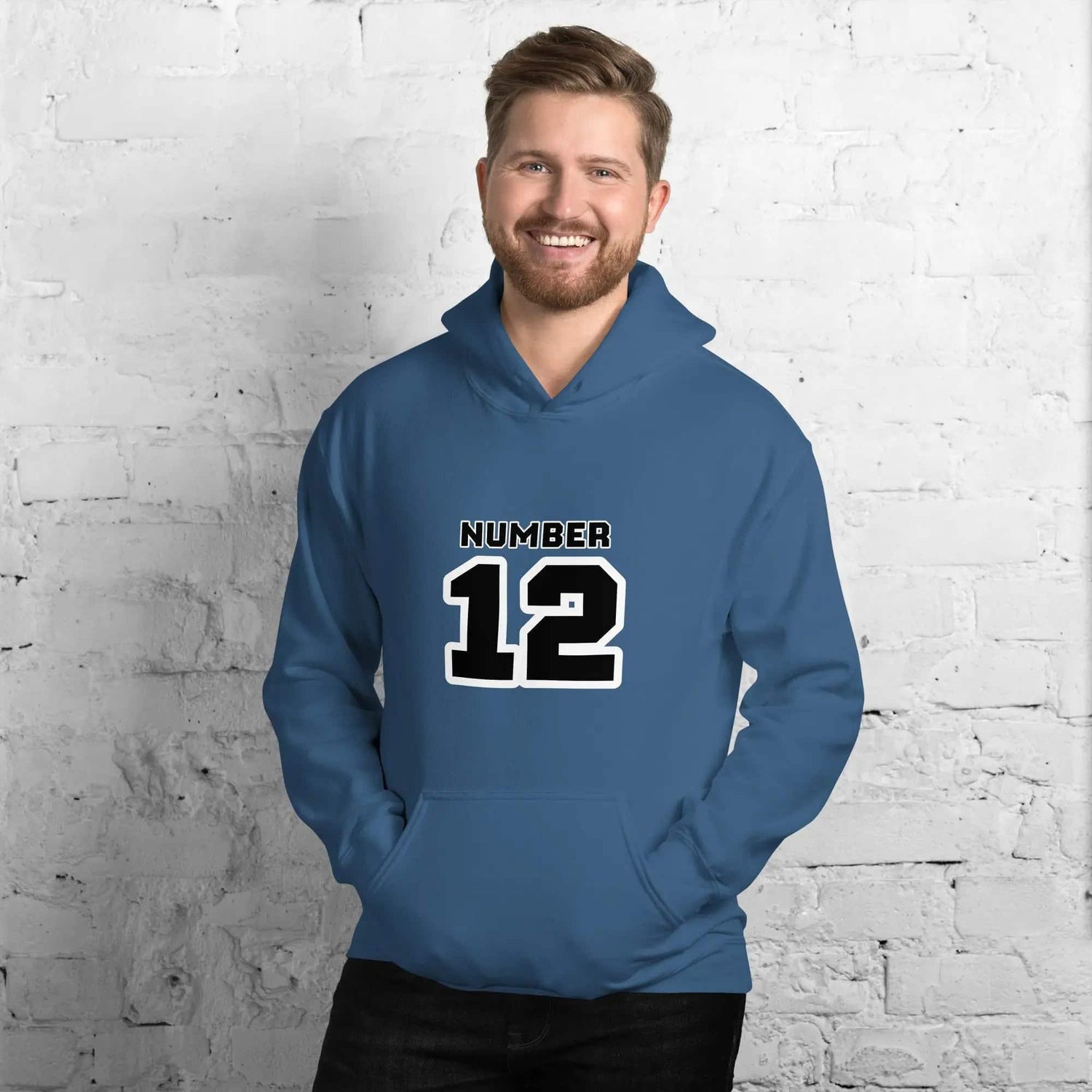 Grafik Unisex Hoodie von BUYATHOME24 in Indigo, Herren und Damen, mit auffälligem Druck, in S-5XL.