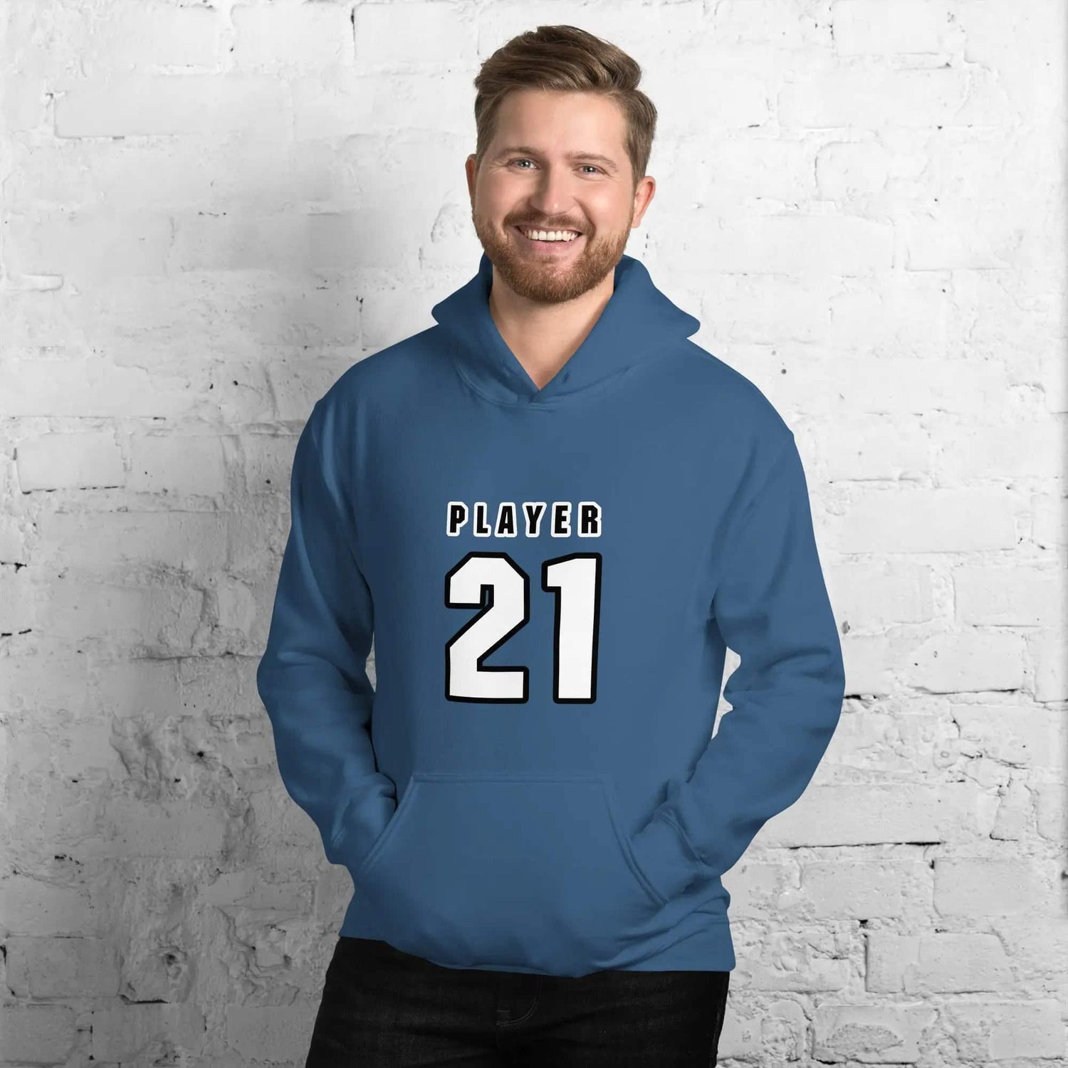 Indigoblauer Hoodie von BUYATHOME24 in Größe S bis 5XL, Herren- und Damenmodell, mit Hoodie-Kapuze und Druck.