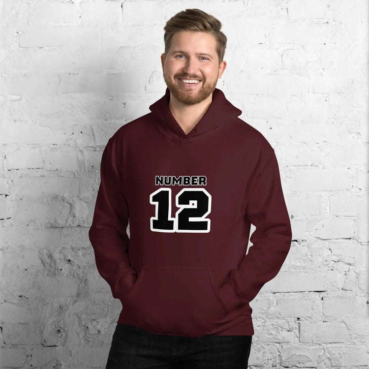 Grafik Unisex Hoodie in Kastanienbraun mit Nummer 12 Druck, Herren und Damen, Größe S-5XL, von BUYATHOME24