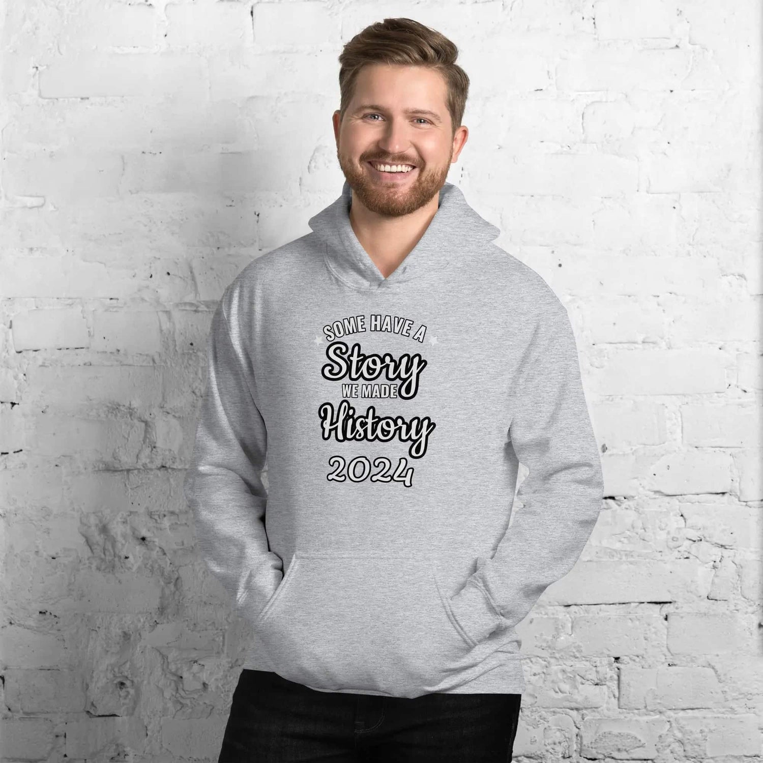 Grafik Unisex Hoodie in Sportgrau von BUYATHOME24, Baumwoll-hoodie für Herren und Damen, in Größen S bis 5XL.