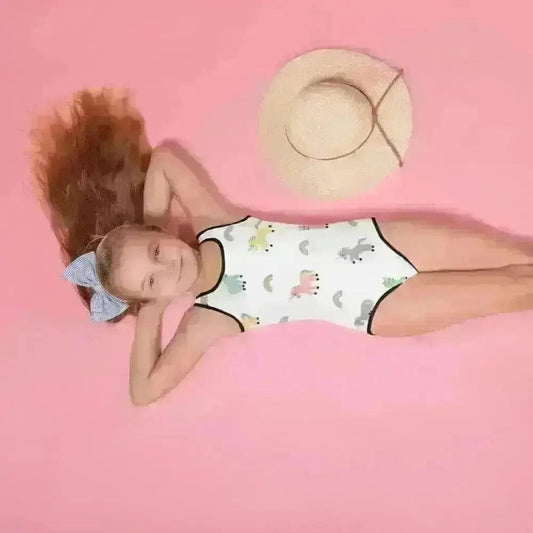 Badeanzug für Mädchen mit UV-Schutz, Größe 92-128 cm, von BUYATHOME24, mit buntem Textildruck, geeignet für den Sommer.