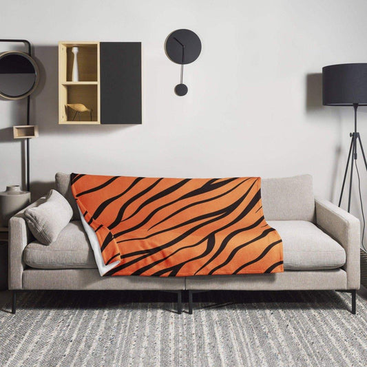 Hypoallergene Polyester-Kuscheldecke 125x150 cm von BUYATHOME24, weich und bequem für gemütliche Abende auf dem Sofa.