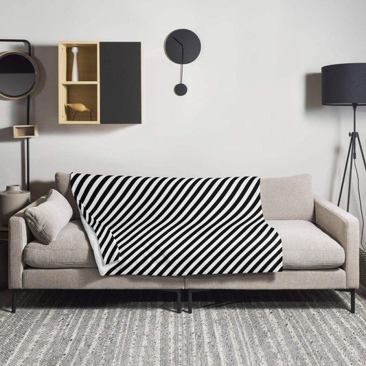 Hochwertige hypoallergene Sofadecke 125x150cm von BUYATHOME24, pflegeleicht und bedruckbar, ideal für gemütliche Abende.