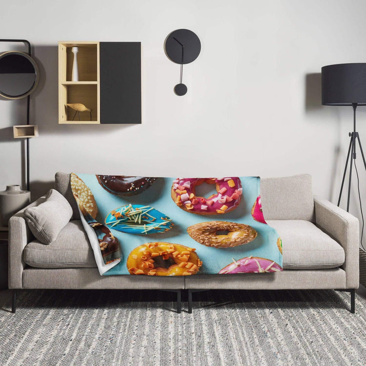 Hypoallergene Polyester-Kuscheldecke 125x150 cm von BUYATHOME24, weiche Sofadecke für gemütliche Abende.