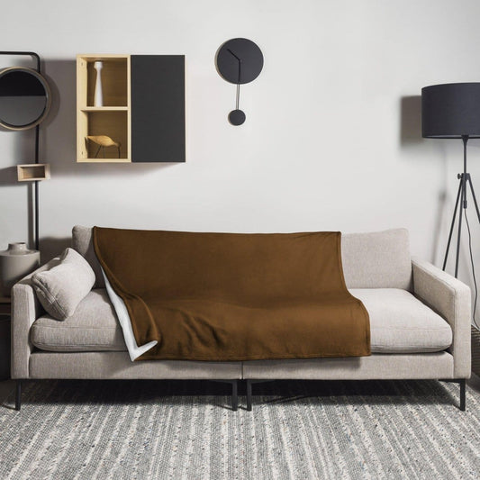 Hypoallergene Polyester Sofadecke 125x150cm von BUYATHOME24, weiche Decke für gemütliche Stunden, Textildruck in warmem Design.