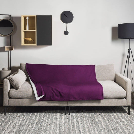 Hypoallergene und flammhemmende Sofadecke 125x150cm von BUYATHOME24, weiche Textilstruktur, ideal für gemütliche Abende.