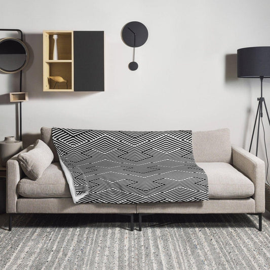 Hypoallergene Polyester-Sofadecke 125x150 cm, weich und kuschelig, ideal für gemütliche Abende, in neutralem Design.