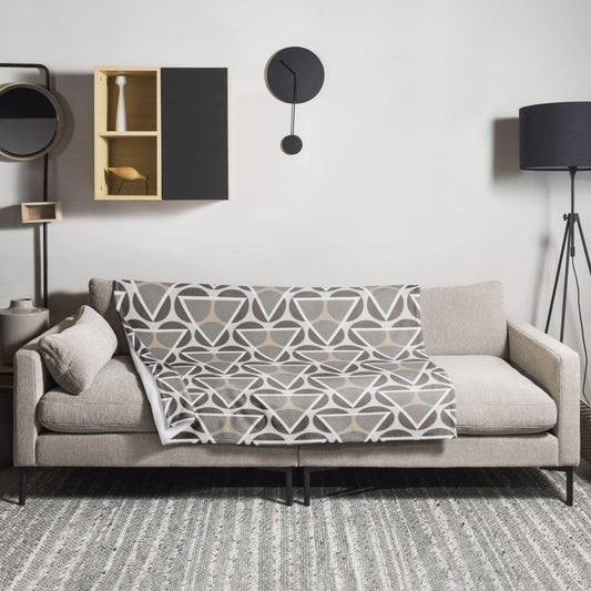 Hochwertige Sofadecke 125x150 cm von BUYATHOME24, hypoallergen und flammhemmend, weiche Textilqualität, perfekt für gemütliche Stunden