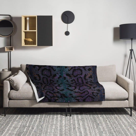 Hypoallergene Polyester-Kuscheldecke 125x150 cm von BUYATHOME24, weiche Sofadecke für gemütliche Stunden.