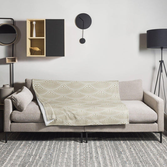 Hypoallergene Polyester-Kuscheldecke 125x150cm von BUYATHOME24, weiche Sofadecke für gemütliche Stunden.