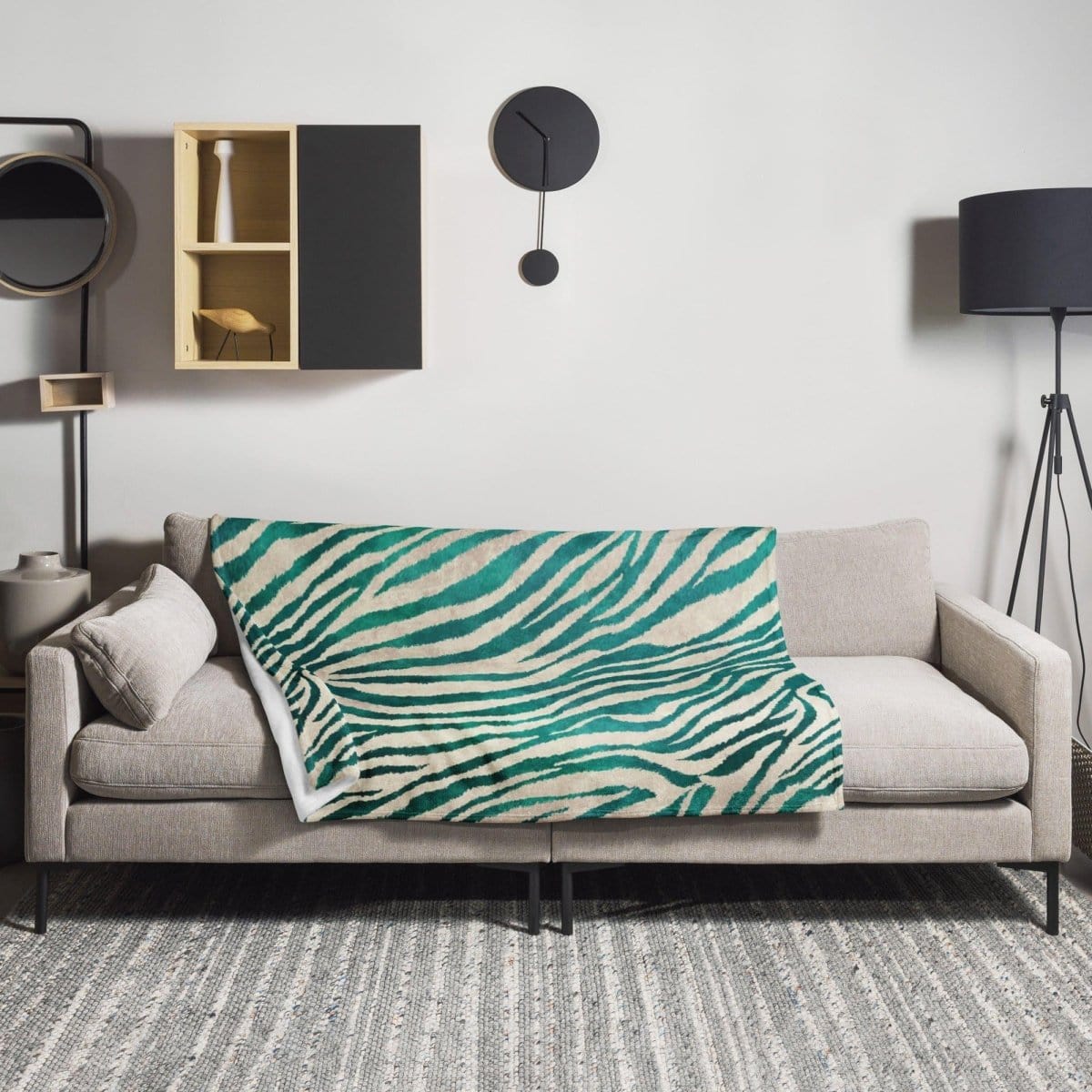 Hypoallergene und flammhemmende Sofadecke 125x150 cm von BUYATHOME24, weiche Textiloberfläche, ideal für gemütliche Abende.