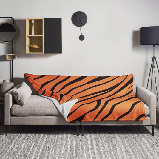 Weiche hypoallergene Kuscheldecke 125x150 cm aus Polyester von BUYATHOME24, perfekt für gemütliche Stunden auf der Couch.