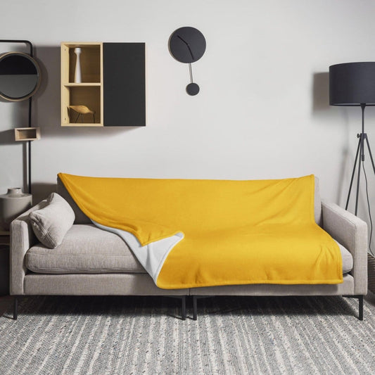 Hypoallergene Kuscheldecke 125x150cm von BUYATHOME24, weiche Sofadecke mit Personalisierung, ideal für gemütliche Stunden.