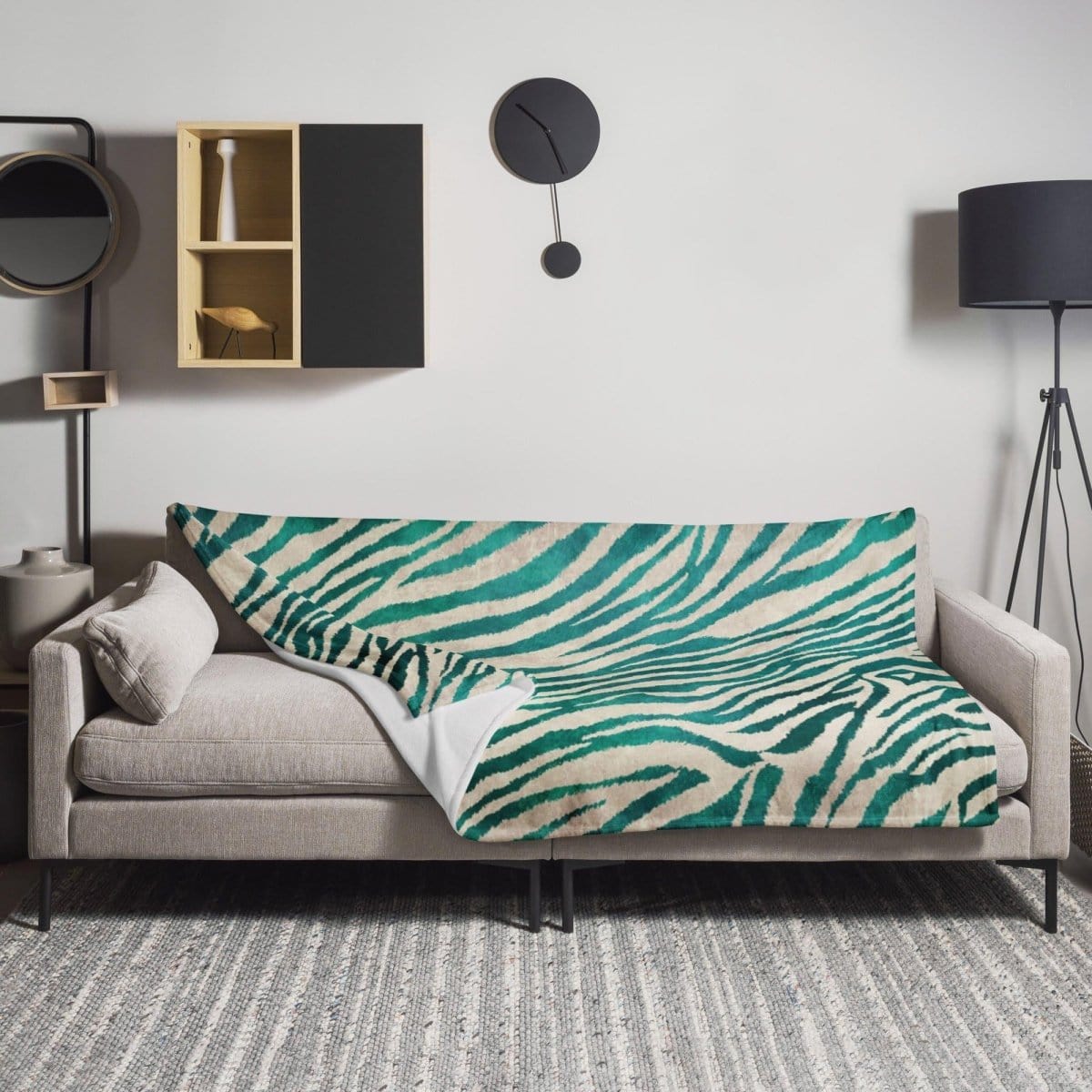 Hochwertige hypoallergene und flammhemmende Sofadecke 125x150 cm von BUYATHOME24, weicher Stoff, ideal für gemütliches Wohnen.