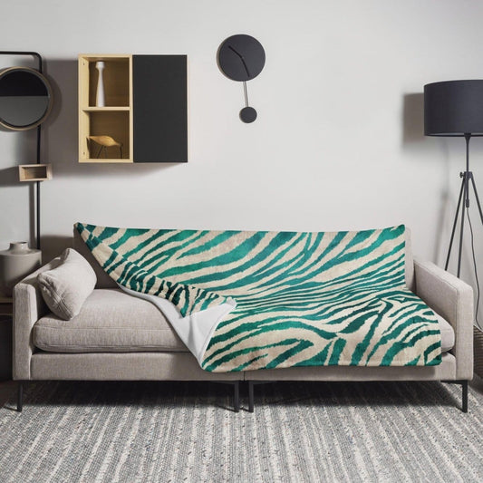 Hochwertige hypoallergene und flammhemmende Sofadecke 125x150 cm von BUYATHOME24, weicher Stoff, ideal für gemütliches Wohnen.