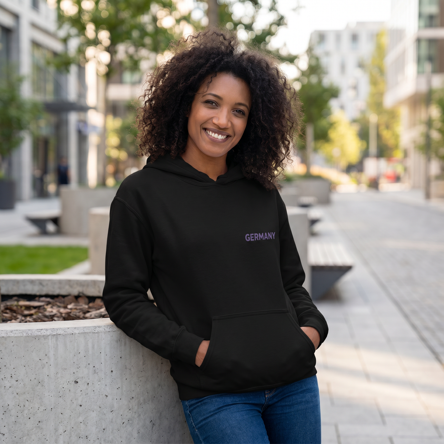 Grafik Unisex Kapuzenpullover aus Baumwolle in S-5XL mit Deutschland-Design, bequeme Hoodie von BUYATHOME24, vorne sichtbar
