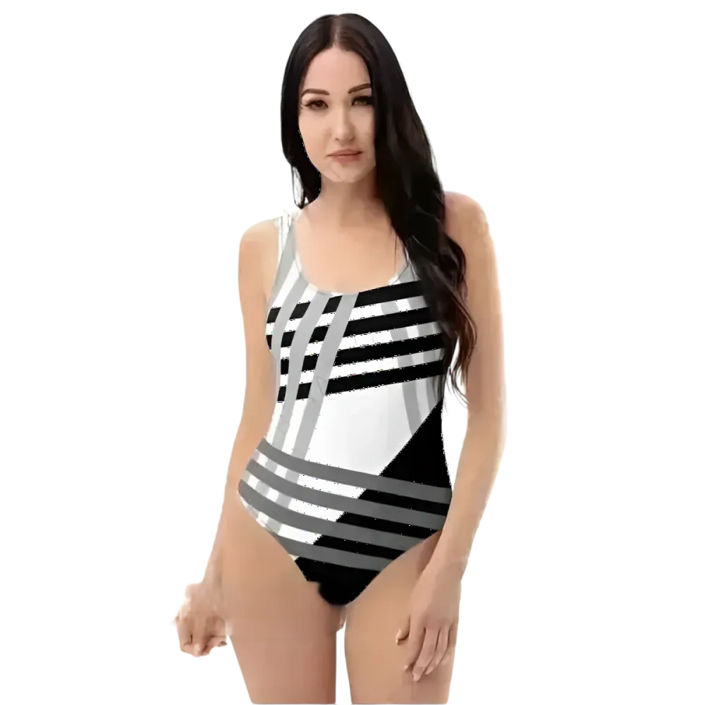 Chlorbeständiger Damen Badeanzug von BUYATHOME24 mit U-Ausschnitt in den Größen XS bis 3XL, modelliert auf einem Model.