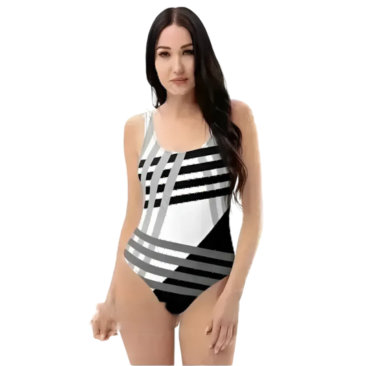 Chlorbeständiger Damen Badeanzug von BUYATHOME24 mit U-Ausschnitt in den Größen XS bis 3XL, modelliert auf einem Model.