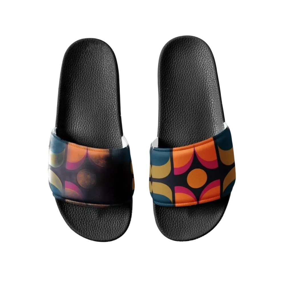 Gepolsterte Damen Badeschlappen aus Kunstleder in Größe 36-44 von BUYATHOME24, bequemer Schuh für den Sommer.