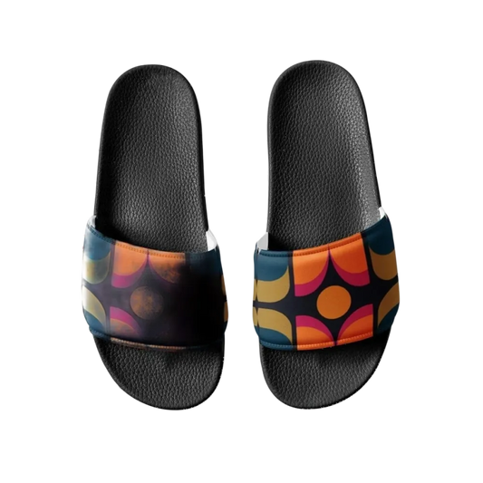 Gepolsterte Damen Badeschlappen aus Kunstleder in Größe 36-44 von BUYATHOME24, bequemer Schuh für den Sommer.