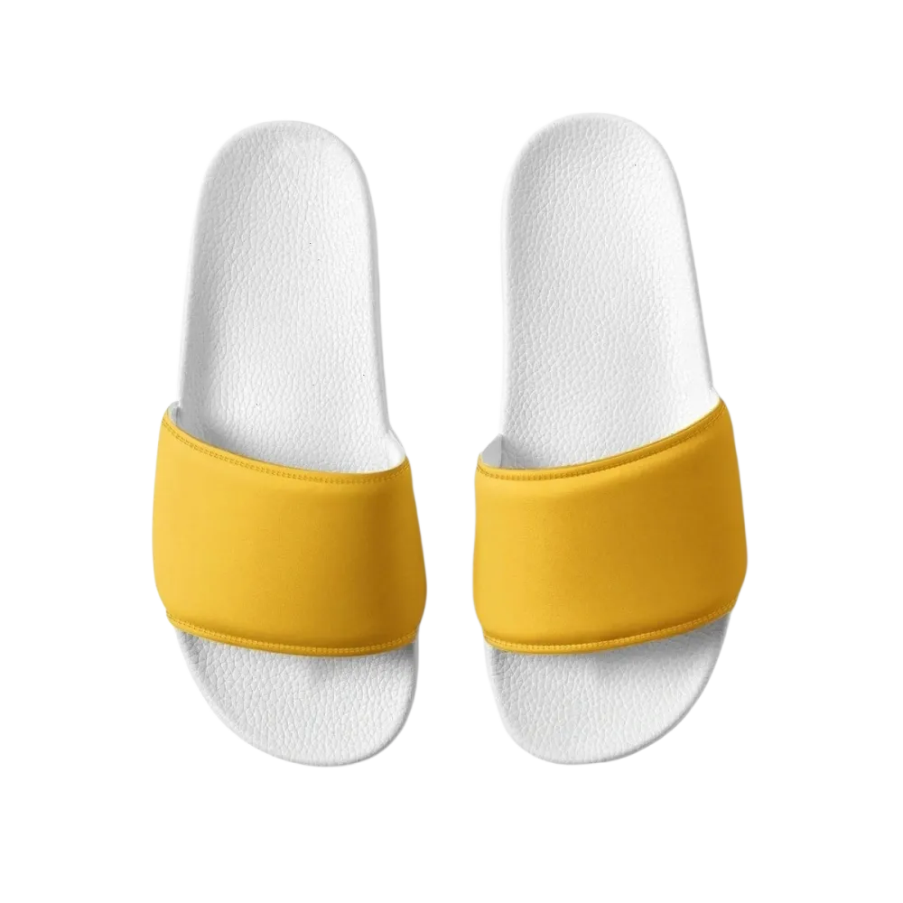 Damen Badeschuhe aus Kunstleder mit PU-Sohle in Größe 36-44, bequeme Badeschlappen von BUYATHOME24, auf einem Badezimmerboden.