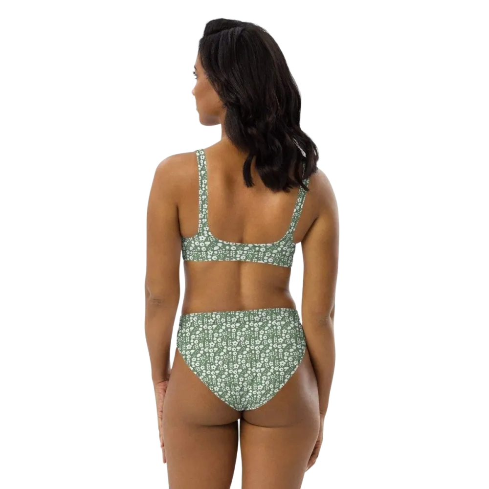 Damen Bikini mit Blumenmuster in XS-3XL, schnelltrocknend, Allover-Print, von BUYATHOME24, blick auf den bunten Badeanzug