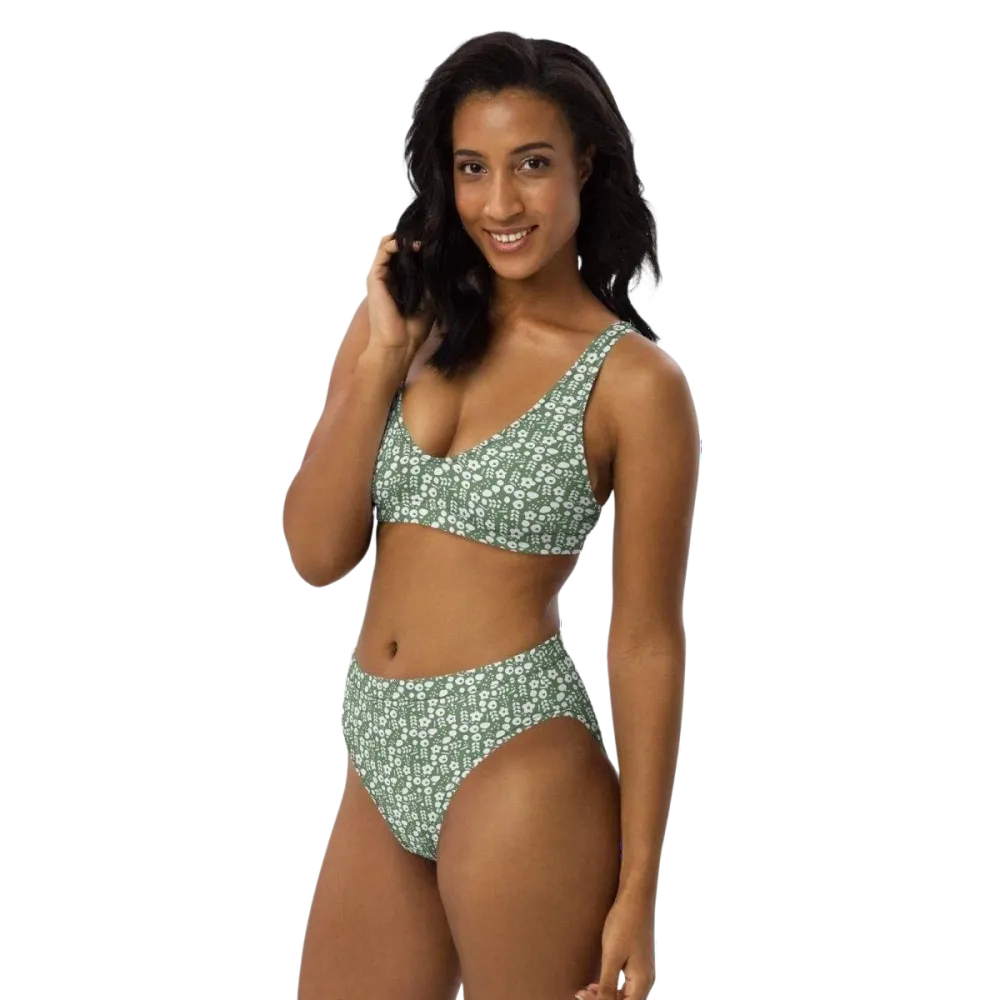 Damen Bikini mit Blumenmuster, schnelltrocknend, in XS bis 3XL, mit Allover-Print, von BUYATHOME24, auf einem Model getragen