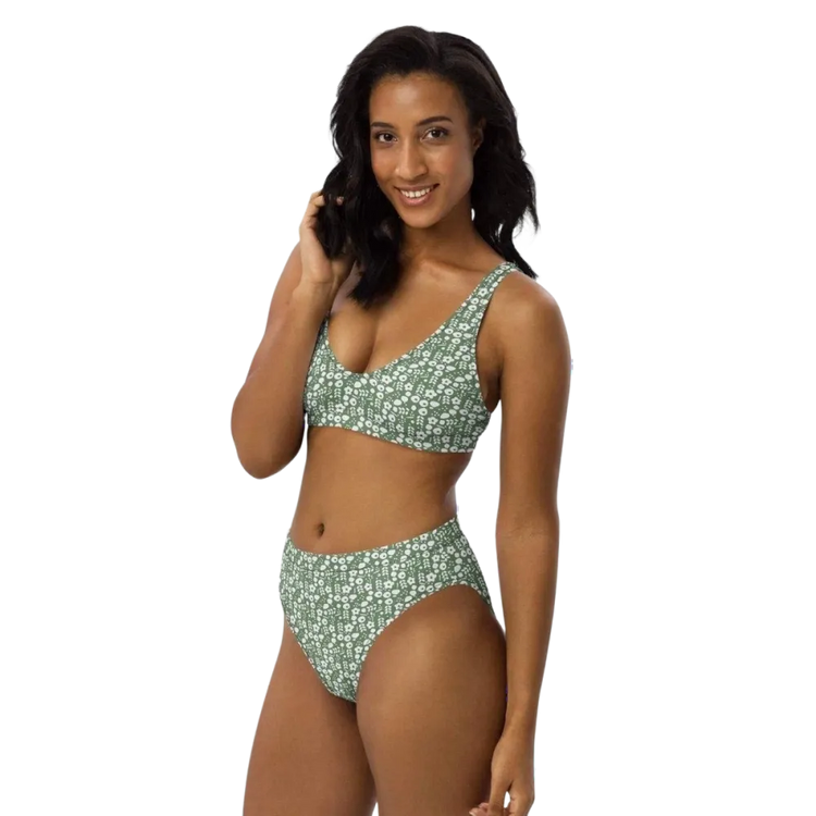 Damen Bikini mit Blumenmuster, schnelltrocknend, in XS bis 3XL, mit Allover-Print, von BUYATHOME24, auf einem Model getragen