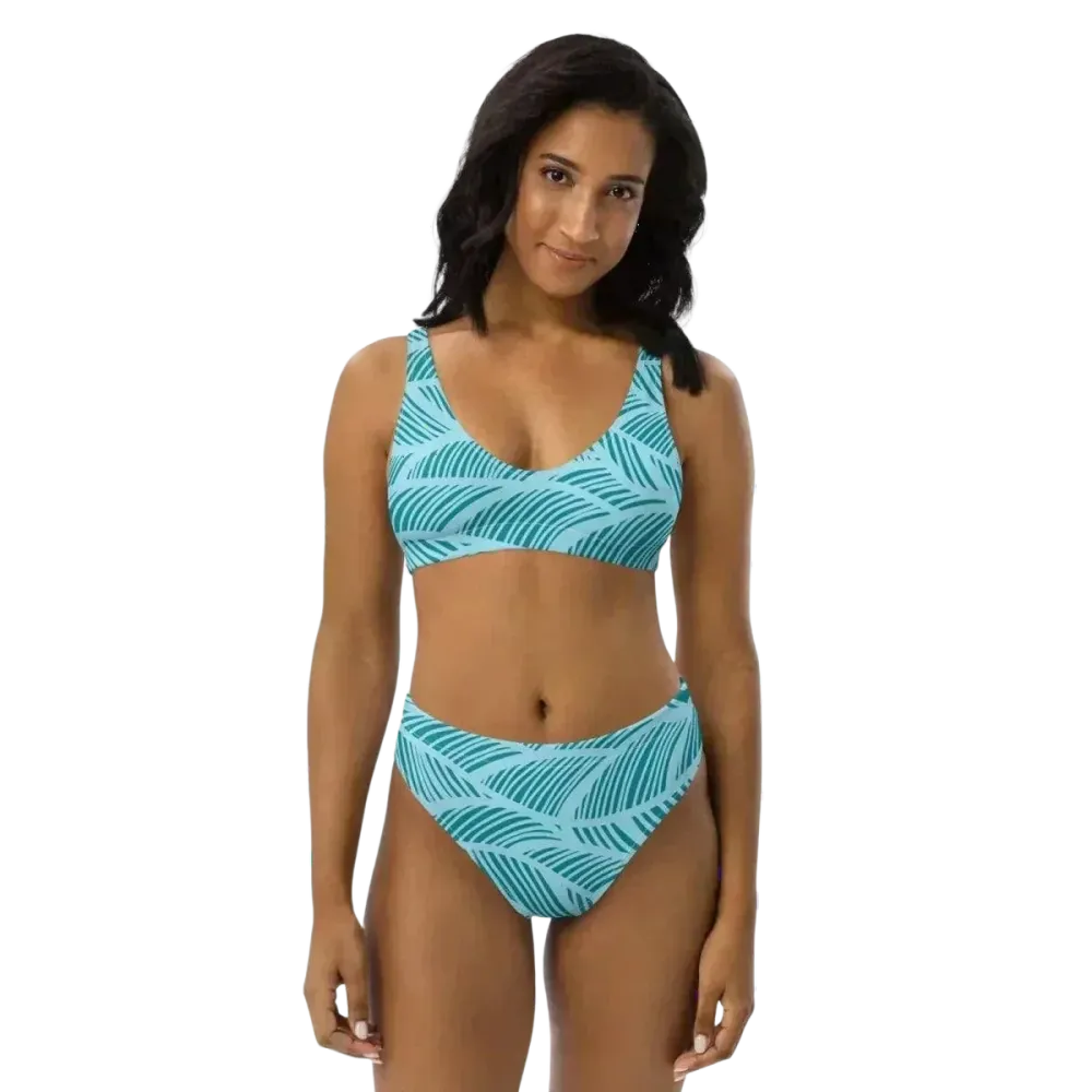 Damen Bikini von BUYATHOME24, schnell trocknend, bedruckt, handgenäht, in XS bis 3XL, liegt flach auf weißem Hintergrund
