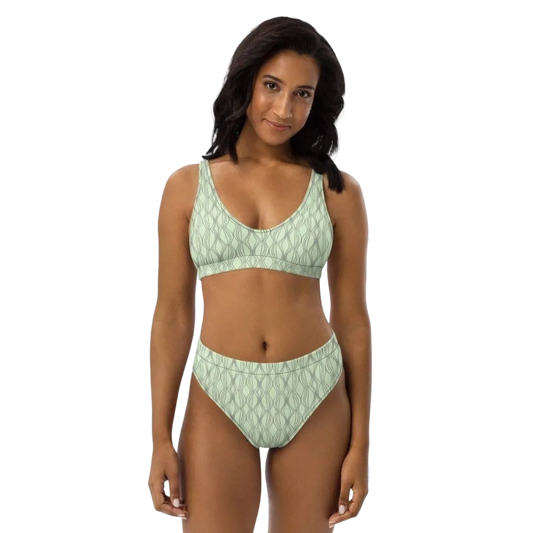 Damen Bikini von BUYATHOME24, schnelltrocknend mit Einlagen, in XS bis 3XL, zeigt Oberteil und Unterteil in sommerlicher Farbe