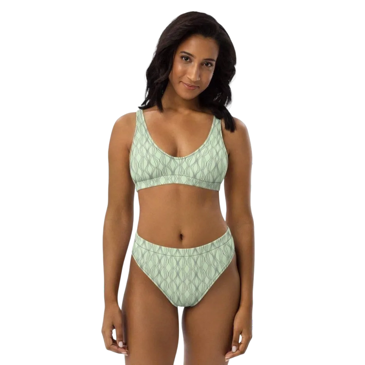 Damen Bikini von BUYATHOME24, schnelltrocknend mit Einlagen, in XS bis 3XL, zeigt Oberteil und Unterteil in sommerlicher Farbe