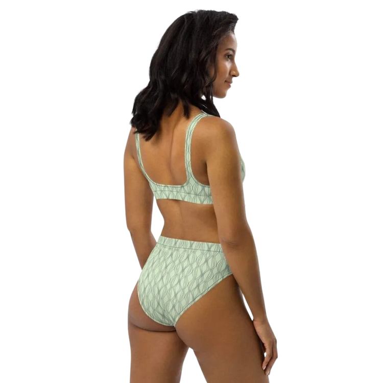Damen Bikini von BUYATHOME24, schnelltrocknend mit Einlagen, in XS bis 3XL, zeigt Oberteil und Höschen in lebendigen Farben
