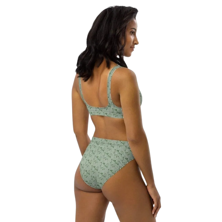 Damen Bikini in XS-3XL mit schnelltrocknendem Material und Einlagen, aus der BUYATHOME24 Kollektion, zeigt Oberteil und Hose