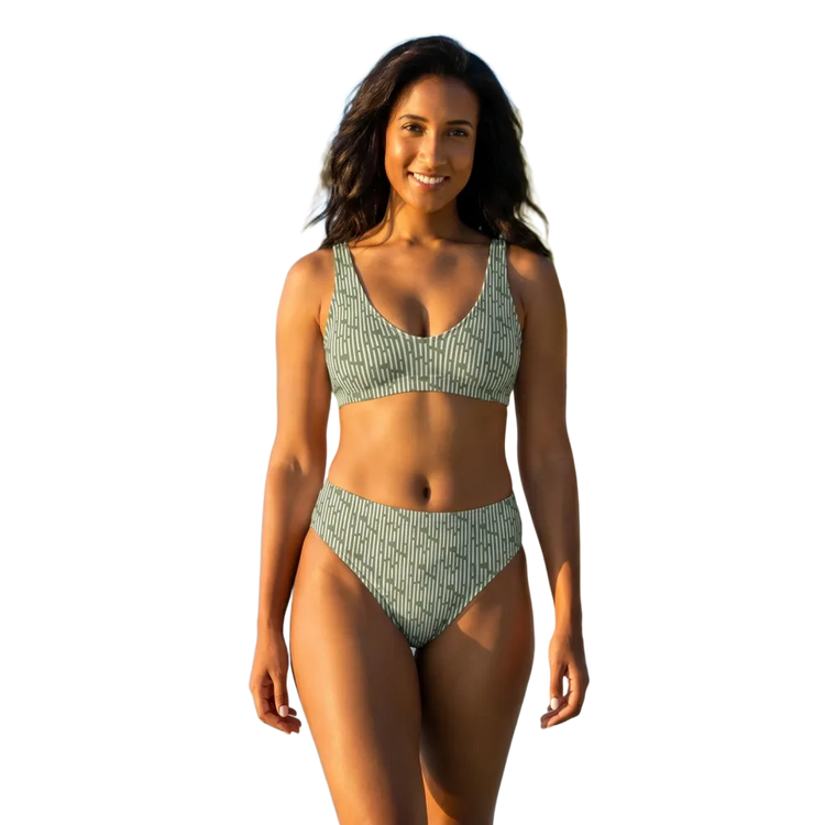 Damen Bikini von BUYATHOME24, schnelltrocknend mit Einlagen, in Größe XS bis 3XL, zeigt das Oberteil mit bunten Mustern.