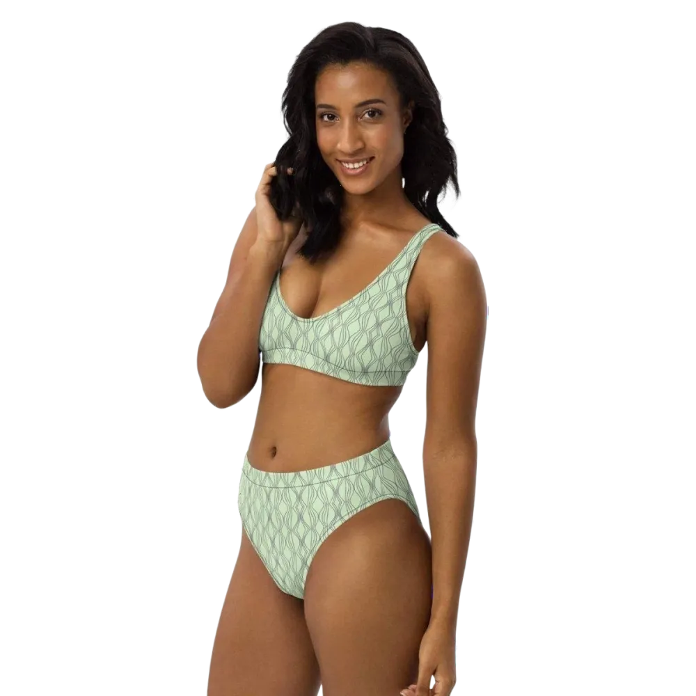 Damen Bikini von BUYATHOME24 in XS-3XL, schnelltrocknend mit Einlagen, zeigt das Oberteil und Unterteil in bunten Mustern