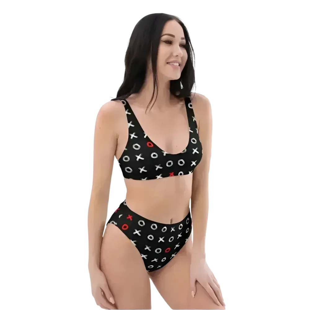 Damen Bikini von BUYATHOME24 in Größe XS-3XL, schnelltrocknend mit Polyester-Elasthan-Stretch, zeigt das Modell in buntem Design.