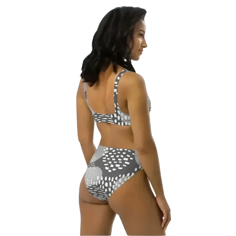 Damen Bikini von BUYATHOME24 in XS-3XL, schnelltrocknendes Polyester-Elasthan, personalisierbar, passend für verschiedene Größen.