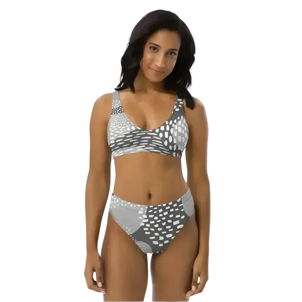 Damen Bikini XS-3XL von BUYATHOME24 aus Polyester-Elasthan, schnell trocknend, personalisierbar, mit farbigen Mustern auf dem Bild.