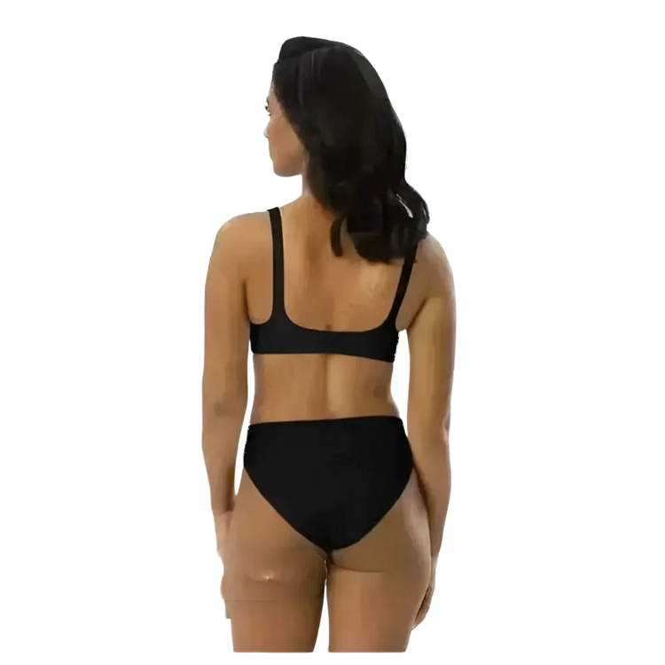 Schwarzer Damen Bikini von BUYATHOME24, schnelltrocknend und kurvenbetonend, in den Größen XS bis 3XL, auf einem Model getragen.
