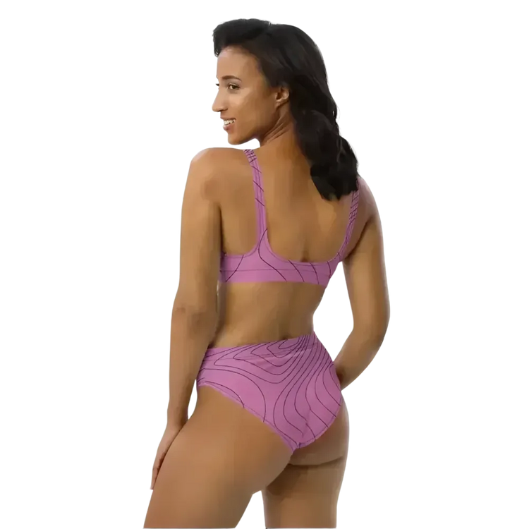 Damen Bikini-Set in XS bis 3XL, bedruckbar, schnelltrocknend und handgenäht, liegt flach auf einem weißen Hintergrund.
