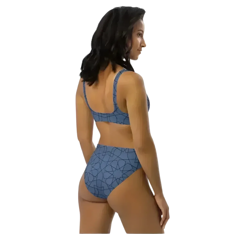 Damen Bikini-Set von BUYATHOME24 in verschiedenen Größen, schnell trocknend und bedruckbar, zeigt Oberteil und Höschen in lebhaften Mustern