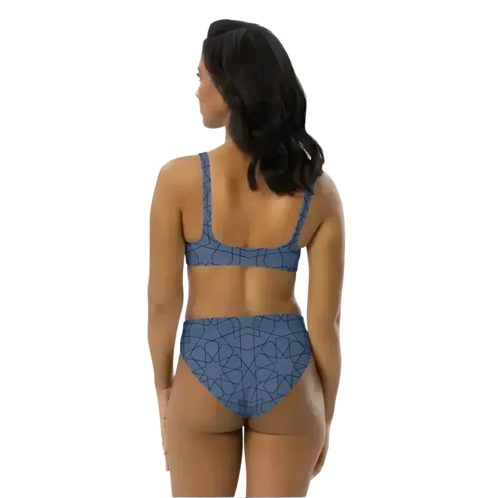 Damen Bikini-Set von BUYATHOME24, schnelltrocknend, in verschiedenen Größen XS bis 3XL, bunt bedruckt, auf einem Model getragen