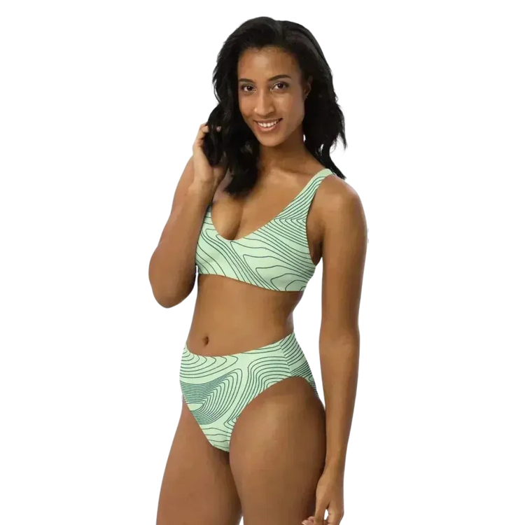 Damen Bikini-Set von BUYATHOME24 in XS-3XL, schnelltrocknend, personalisierbar, mit Top und Bikini-Hose, auf einem weißen Hintergrund.