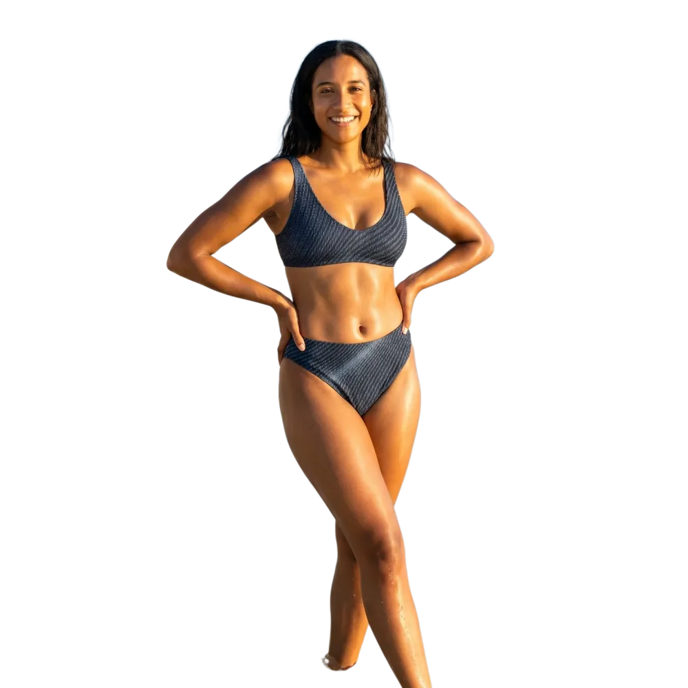 Bikini Damen von BUYATHOME24, schnelltrocknend, in den Größen XS bis 3XL, personalisierbar, zeigt das Oberteil und Hose in leuchtenden Farben